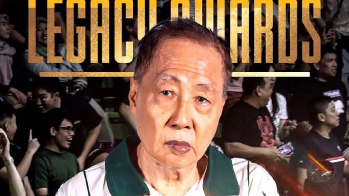  Bambang Susanto peraih IBL Legacy Award 2025 sekaligus pemilik dan pembina klub Pacific Caesar Surabaya. 