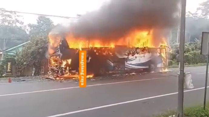 Bus PO Haryanto Kebakaran