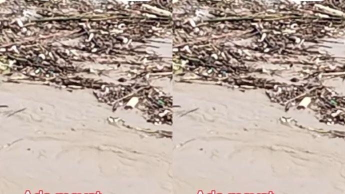 Warga di sekitaran Bendungan Salamdarma Desa Mangunjaya, Kecamatan Anjatan, Indramayu digegerkan dengan penemuan mayat.  Mayat berjenis kelamin laki-laki itu menumpuk dengan sampah ranting-ranting yang juga terbawa arus hingga ke Bendungan Salamdarma.