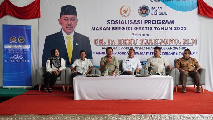 Kegiatan sosialisasi program MBG di Pare's Eat, Drink &amp; Coffee Puhrejo, Tulungrejo, Pare, Kediri, Jawa Timur, Minggu, 6 Juli 2025.