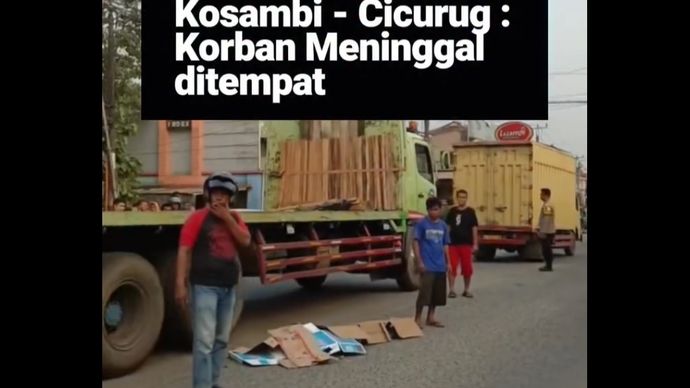 Pemotor di Karawang tewas terlindas truk. 