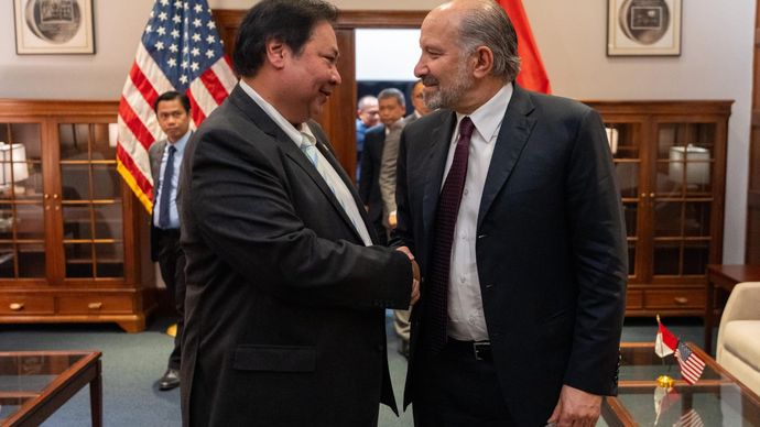 Delegasi Pemerintah Indonesia yang dipimpin oleh Menteri Koordinator Bidang Perekonomian Airlangga Hartarto melaksanakan pertemuan dengan U.S. Secretary of Commerce Howard Lutnick dan United States Trade Representative Jamieson Greer, Rabu, 9 Juli 20