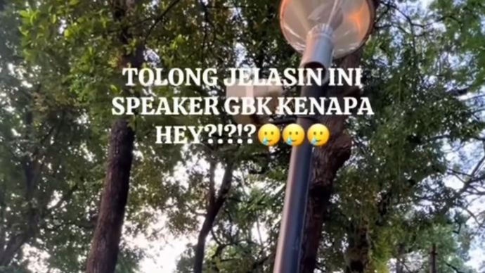 Suara tak senonoh terdengar di speaker umum area GBK. 