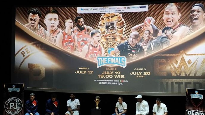 Dalam konferensi pers Final IBL 2025 di Jakarta, Senin, 14 Juli 2025&nbsp;pemain dan pelatih Pelita Jaya Jakarta dan Dewa United Banten Basketball. 