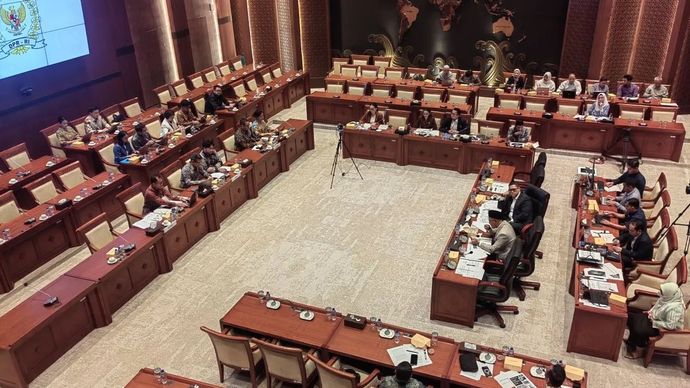 Rapat dengar pendapat umum (RDPU) Panitia Kerja (Panja) RUU Penyiaran Komisi I DPR RI bersama Google, YouTube, Meta, dan TikTok di Kompleks Parlemen, Senayan, Jakarta, Selasa, 15 Juli 2025.