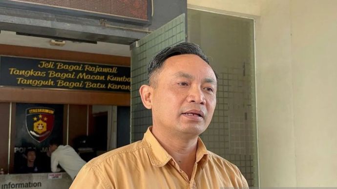 Selasa, 15 Juli 2025, Kombes Pol Surawan, Direktur Reserse Kriminal Umum Polda Jabar, memberikan keterangan di Mapolda Jabar di Kota Bandung, Jawa Barat.