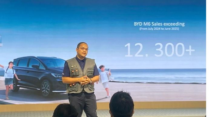 Pada hari Rabu, 16 Juli 2025, Luther Pandjaitan, Head of Marketing, PR, dan Hubungan Pemerintah BYD Indonesia, berbicara kepada wartawan di kantor pusat BYD Indonesia di Jakarta Pusat.