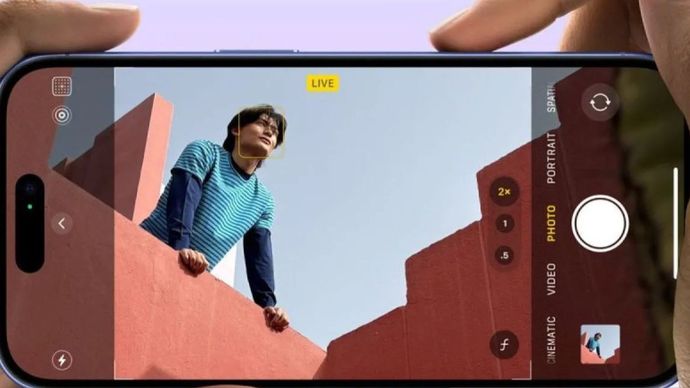 Ilustrasi Layar iPhone, pada foto ini Apple iPhone 16
