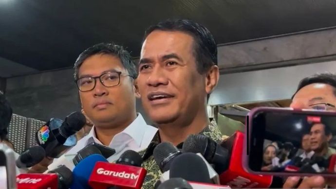 Seusai Rapat Kerja dengan Komisi IV DPR RI di Jakarta, Rabu, 16 Juli 2025.&nbsp;Menteri Pertanian Andi Amran Sulaiman memberikan keterangan kepada media.