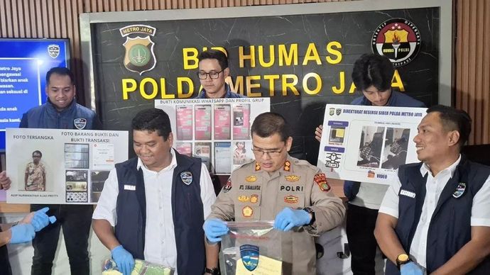 Polda Metro Jaya ungkap kasus narapidana melakukan kegiatan prostitusi (open BO) pelajar Jakarta ke para lelaki hidung belang, Jakarta, Sabtu (19/7/2025). (Foto: ANTARA/HO-Humas Polda Metro Jaya/aa)