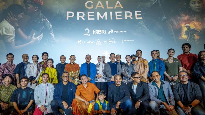 Panglima TNI Jenderal Agus Subiyanto, Kapolri Jenderal Listyo Sigit Prabowo, dan para seniman pendukung di Gala Premier Film 'Believe', Jakarta, Jumat malam, 18 Juli 2025.