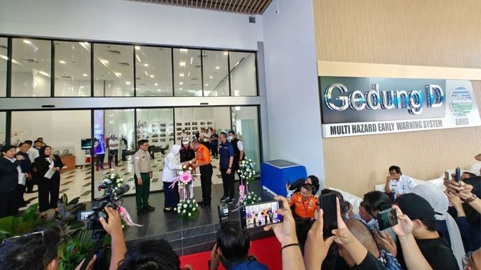 Kepala Badan Meteorologi Klimatologi dan Geofisika (BMKG) Dwikorita Karnawati dan Kepala Basarnas Mohammad Syafii meresmikan gedung INA-MHEWS di kompleks perkantoran pusat BMKG, Kemayoran, Jakarta,