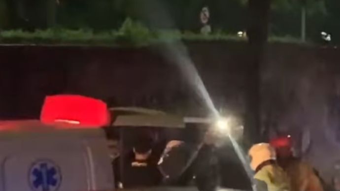 Laka lantas melibatkan pengendara motor wanita di TB Simatupang dekat Shell pada Minggu (20/7) sekitar pukul 00.03 WIB. Kronologis belum diketahui.