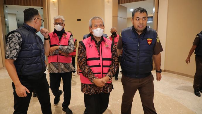 Kejagung menetapkan delapan orang sebagai tersangka dalam kasus dugaan korupsi Sritex. 