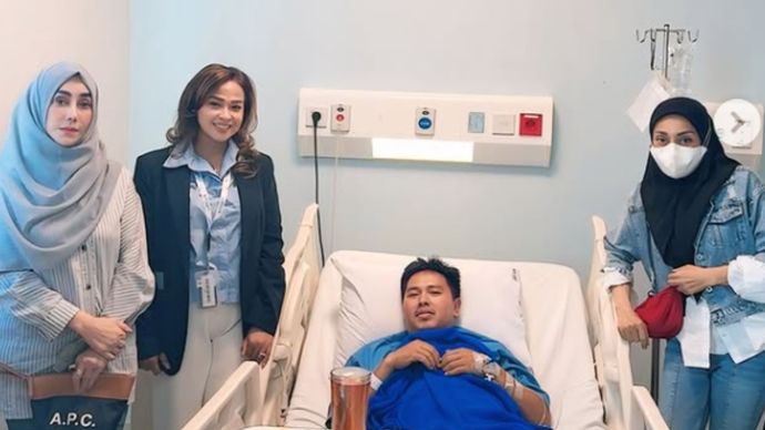 Amy Qanita menjenguk sopir pribadi Raffi Ahmad
