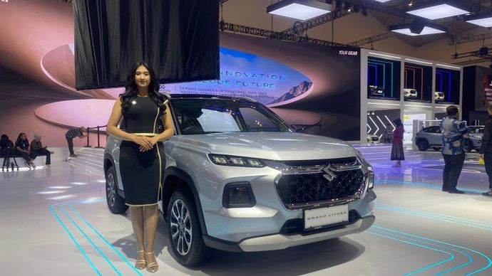 Suzuki memperkenalkan kendaraan ramah lingkungan terbarunya eVITARA pada ajang Gaikindo Indonesia International Auto Show atau GIIAS 2025 di Serpong, Banten pada Rabu (23/7). 