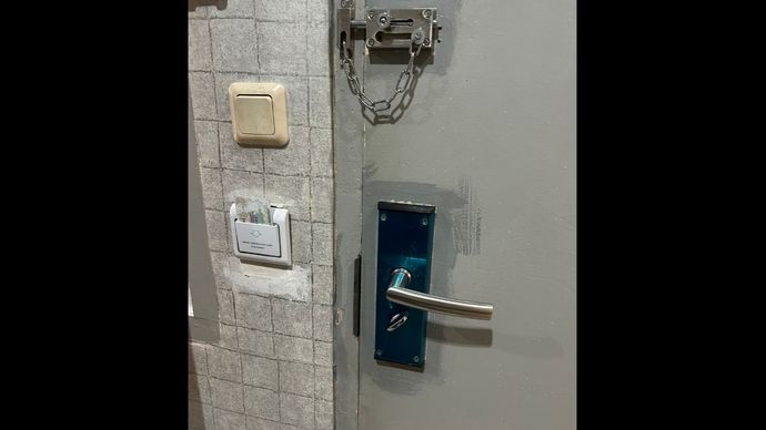 Slot kunci kosan Arya Daru Pangayunan. 