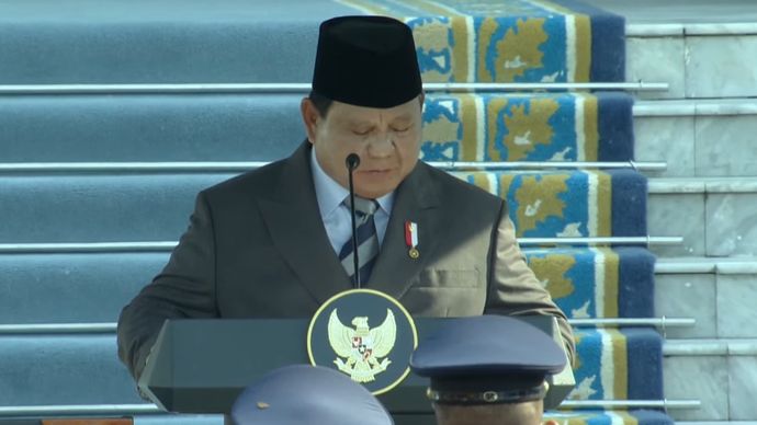 Presiden Prabowo Subianto resmi melantik 2.000 lulusan akademi militer dan akademi kepolisian menjadi perwira TNI-Polri dalam upacara prasetya perwira (praspa). 