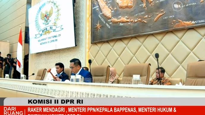 Rapat kerja Komisi II DPR RI. 