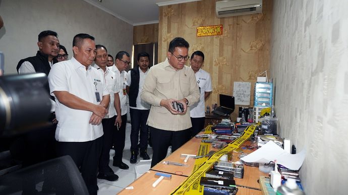 Menteri Perdagangan Budi Santoso mengungkap praktik perakitan dan perdagangan produk telepon seluler (ponsel) pintar (smartphone) ilegal senilai Rp17,62 miliar/Ist