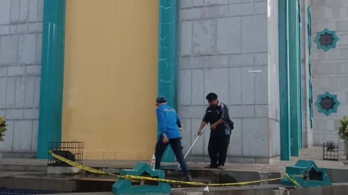 Lokasi tempat tewasnya remaja yang melompat dari lantai tiga gedung Jakarta Islamic Center (JIC) Koja Jakarta Utara pada Kamis, 24 Juli 2025. 