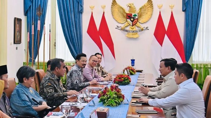 Ketua MPR Ahmad Muzani beserta jajaran berdialog dengan Presiden Prabowo Subianto dan Wakil Presiden Gibran Rakabuming di kompleks Istana Kepresidenan, Jakarta, Rabu, 23 Juli 2025.