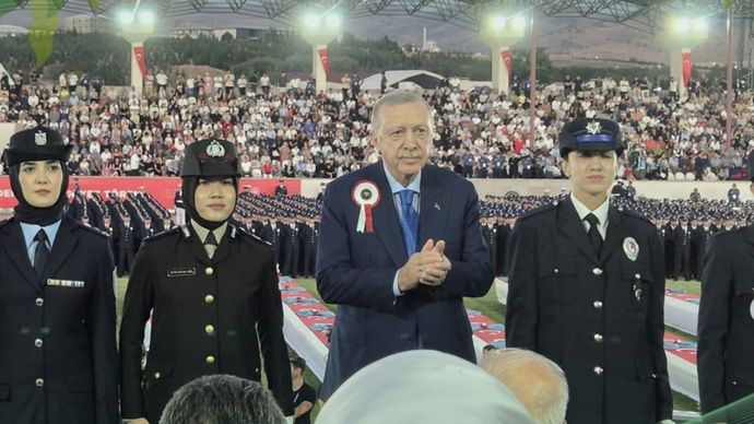 2 Polwan Polda Riau Ukir Prestasi Dilantik Erdogan
