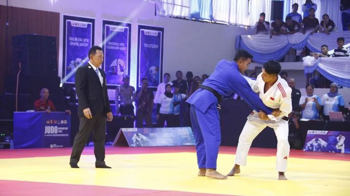Kapolri Jenderal Listyo Sigit Jadi Wasit Judo