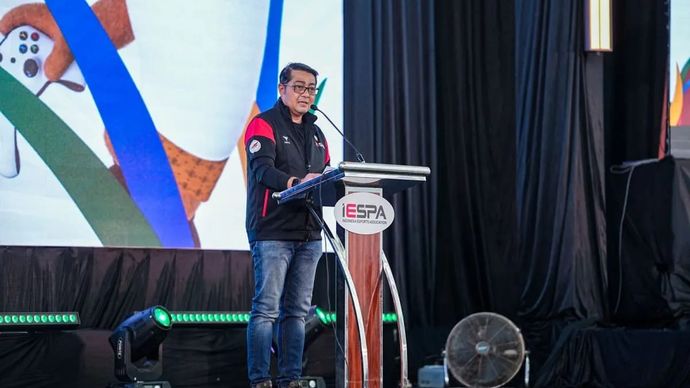Menteri Ekonomi Kreatif Teuku Riekfy Harsya di acara FORNAS 2025 membuka kompetisi cabang esports Olahraga Petualangan dan Tantangan (OPT).  (ANTARA/HO-Kementerian Ekonomi Kreatif)