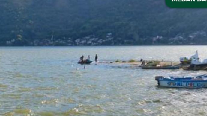 Air danau Toba berwarna cokelat