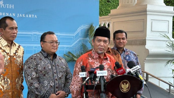 Presiden Prabowo Subianto menerima pimpinan Partai Keadilan Sejahtera (PKS) pada Selasa, 29 Juli 2025 di Istana Merdeka, Jakarta. Dalam keterangannya usai pertemuan, Presiden PKS Al Muzammil Yusuf mengatakan bahwa pertemuan tersebut membahas sejumlah isu strategis yang menjadi perhatian bersama dalam pembangunan bangsa ke depan.