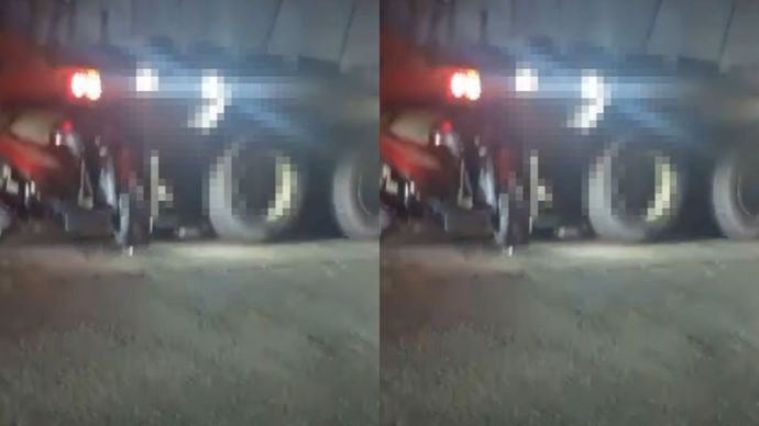 Pengendara motor menabrak Truk ODOL yang sedang ganti Ban di Jalan Raya Loji , tepatnya deket lapangan sepakbola Kereteg, desa Tamanmekar, Kecamatan Pangkalan, Karawang.