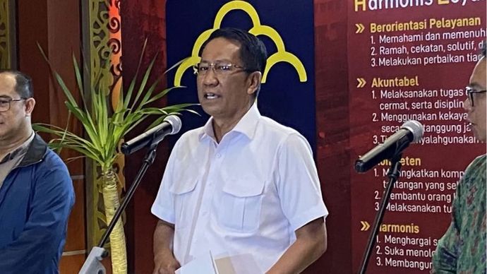 Menteri Hukum Supratman Andi Agtas (tengah) saat konferensi pers terkait amnesti dan abolisi di Kantor Kementerian Hukum, Jakarta, Jumat (1/8/2025). 