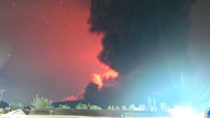 Gunung Lewotobi Laki-Laki di Kabupaten Flores Timur (Flotim), Nusa Tenggara Timur (NTT), kembali meletus pada Sabtu (2/8/2025) pukul 01:05 WITA.