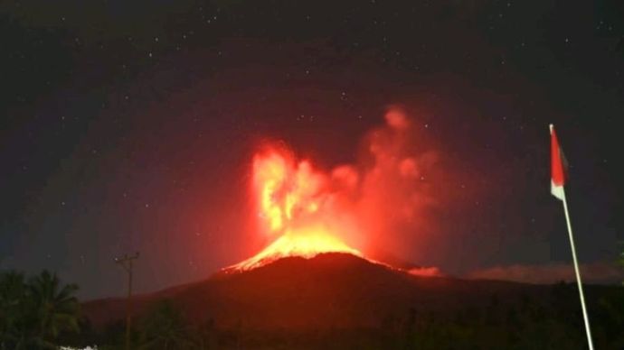 Aktivitas Gunung Lewotobi Laki-laki yang terletak di Kabupaten Flores Timur, Provinsi Nusa Tenggara Timur ini masih terpantau tinggi pada Sabtu (2/8).