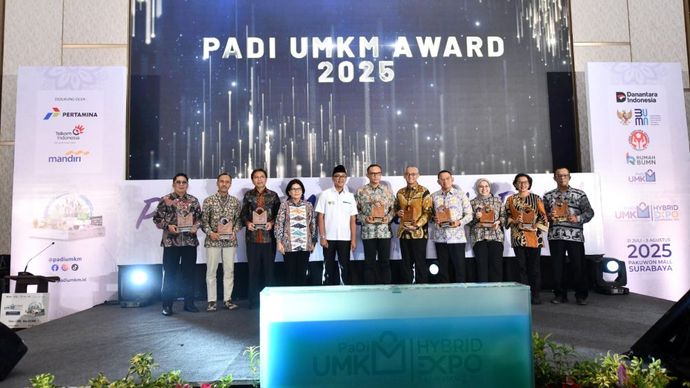 Pertamina raih Juara 1 Transaksi Tertinggi di PaDi UMKM Award tahun 2024 di Surabaya, Jumat, 1 Agustus 2025. (Foto: Istimewa)