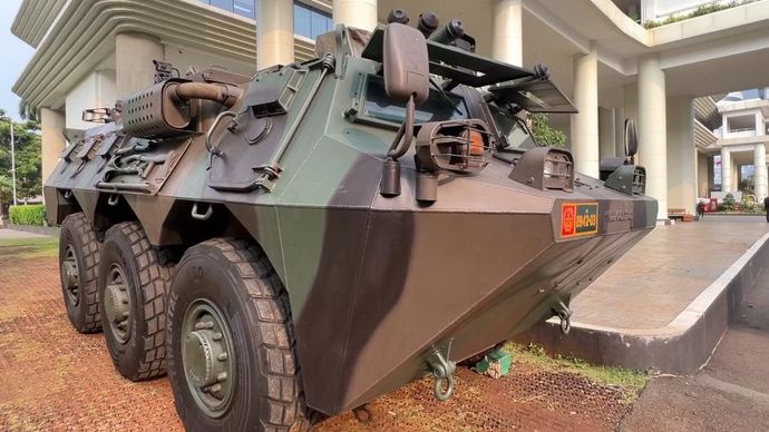 Panser Anoa TNI di Gedung Kejagung. 