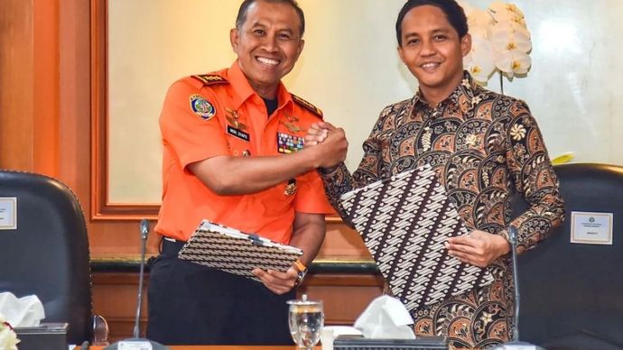 Penandatanganan nota kesepahaman oleh Menteri Kehutanan (Menhut) Raja Juli Antoni dan Kepala Basarnas Muhammad Syafii, di Kantor Kementerian Kehutanan, Jakarta, Selasa (5/8/2025).