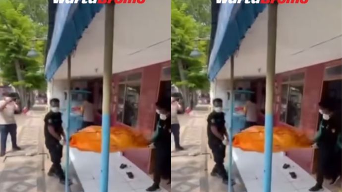 Sesosok mayat ditemukan di dalam sebuah rumah yang berada di depan Toko Moda, tak jauh dari Polres Pasuruan Kota, Selasa (5/8). kronologi lengkap penemuan masih belum diketahui dan pihak berwenang tengah melakukan penyelidikan lebih lanjut.