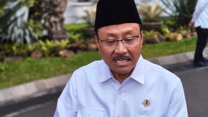 Menteri Sosial Saifullah Yusuf saat menyampaikan keterangan di kompleks Istana Kepresidenan, Jakarta, Kamis, 7 Agustus 2025.