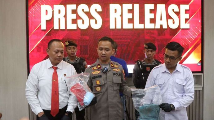 Wakapolres Demak, Kompol Hendrie Suryo Liquisasono, saat konferensi pers di Mapolres Demak