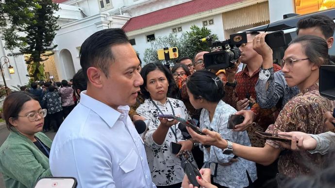 Menteri Koordinator Bidang Infrastruktur dan Pembangunan Kewilayahan Agus Harimurti Yudhoyono memberikan keterangan pers di Kompleks Istana Kepresidenan, Jakarta, Kamis, 7 Agustus 2025.