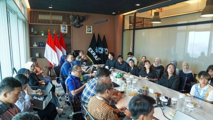 Menteri Ekonomi Kreatif, Teuku Riefky Harsya, menerima audiensi Asosiasi Program Studi Desain Komunikasi Visual (Asprodi DKV) untuk membahas penguatan sinergi antara pemerintah dan dunia akademik, Jakarta, Kamis (07/08/2025) 