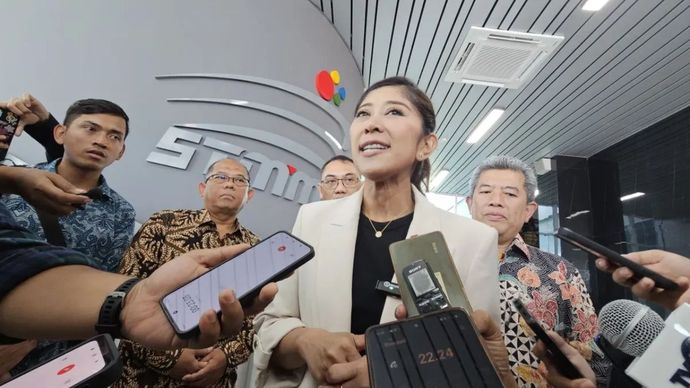 Arsip Foto - Menteri Komunikasi dan Digital Meutya Hafid saat wawancara cegat dalam kunjungan kerjanya memantau kesiapan Sekolah Tinggi Multimedia (STMM) sebelum menjadi Politeknik Digital (Poldigi) di Yogyakarta, Rabu (11/12/2024).