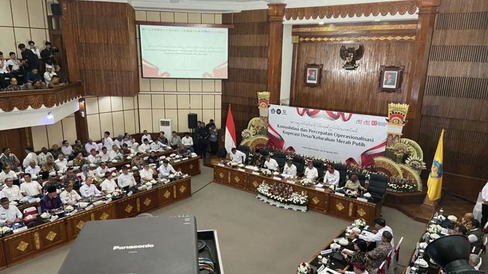Menko Pangan Zulkifli Hasan pimpin Konsolidasi Percepatan Operasionalisasi Kopdes Merah Putih di Denpasar, Bali, Jumat 8/8/2025. 