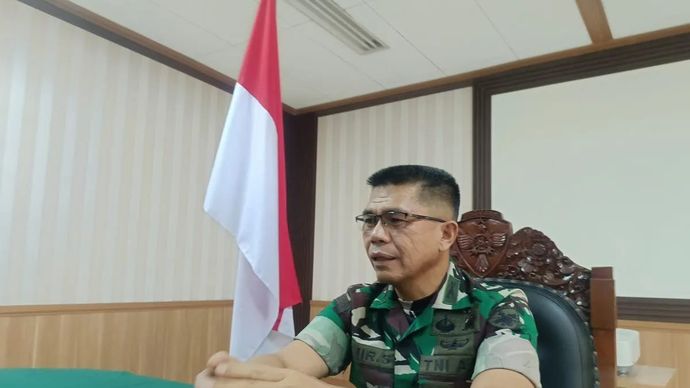 Waka Pendam IX/Udayana Letkol Inf. Amir Syarifudin memberikan keterangan kepada awak media terkait kematian Prada Lucky Chepril Saputra Namo saat ditemui di Denpasar, Bali, Jumat 8 Agutus 2025. (ANTARA/Rolandus Nampu)