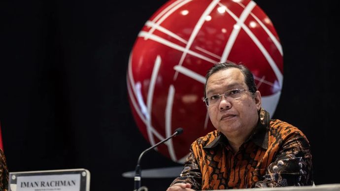 Direktur Utama PT Bursa Efek Indonesia (BEI) Iman Rachman saat konferensi pers Respon Kebijakan OJK Mengantisipasi Volatilitas Perdagangan Saham di Main Hall BEI, Jakarta, Jumat, 8 Agustus 2025.
