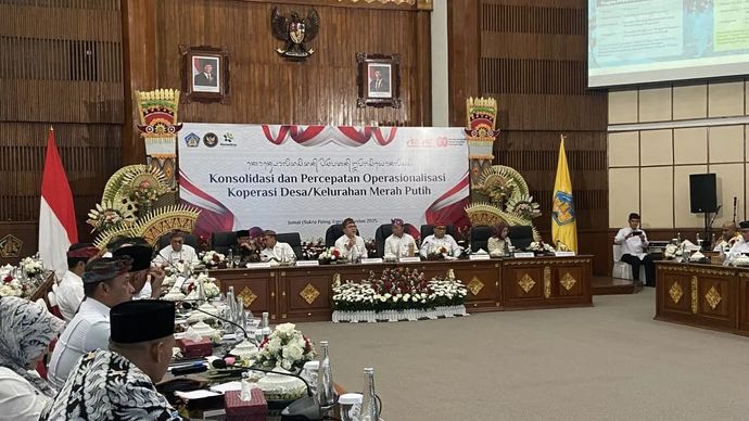 Menko Pangan Zulkifli Hasan minta kepala daerah gubernur rutin rapat membahas Kopdes Merah Putih, Denpasar, Jumat 8 Agustus 2025. (ANTARA/Ni Putu Putri Muliantari)