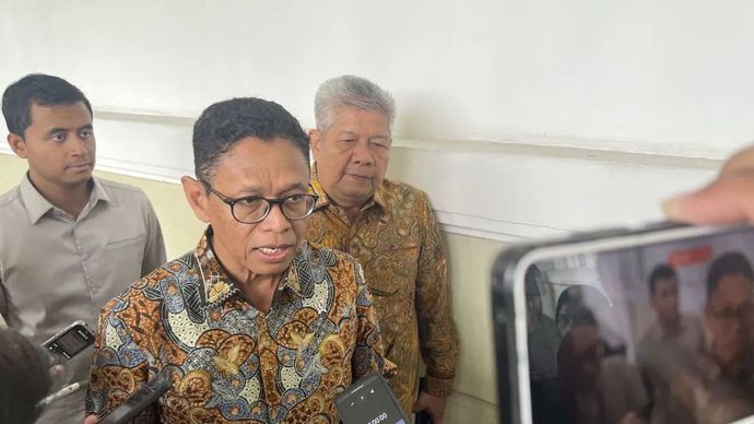 Wakil Menteri Energi dan Sumber Daya Mineral (ESDM) Yuliot Tanjung memberi keterangan ketika ditemui di Kantor Kementerian ESDM, Jakarta, Jumat, 8 Agustus 2025.