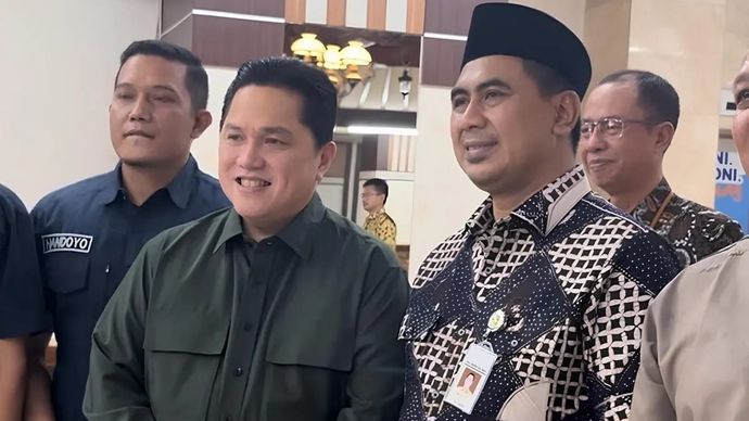 Ketua Umum PSSI Erick Thohir, didampingi Wakil Gubernur Jawa Tengah Taj Yasin Maimoen. ANTARA/Zuhdiar Laeis